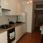 アパート Sunshine 3 Bedrooms Near Arena Nationala ブカレスト