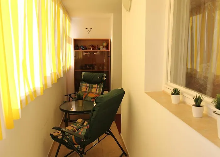 Sunshine 3 Bedrooms Near Arena Nationala Апартаменти Бухарест