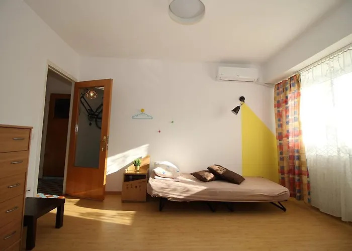 Апартаменти Sunshine 3 Bedrooms Near Arena Nationala Бухарест