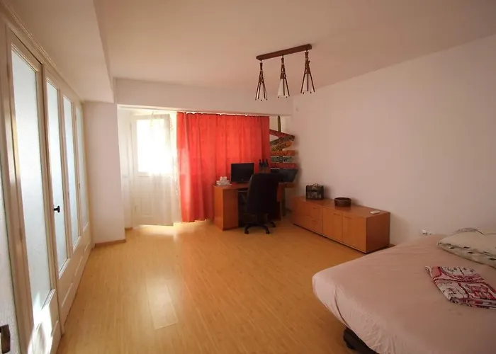 Sunshine 3 Bedrooms Near Arena Nationala Апартаменти Бухарест