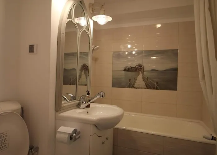 Sunshine 3 Bedrooms Near Arena Nationala Апартаменти